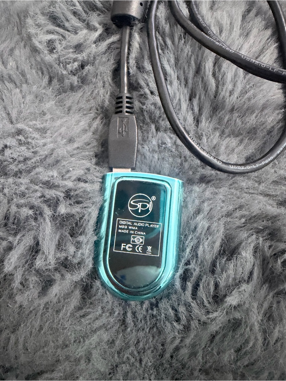 Bundle of Portable MP3 Players w/ Clip Controls - Picture 6 of 8